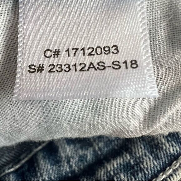 Altar’d State Distressed Fringed Light Wash Denim Jean Shorts Size 26 - Picture 13 of 13